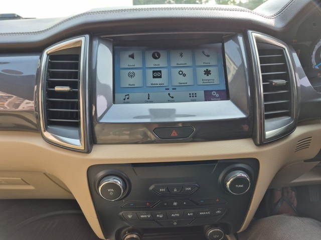 Second-hand 2016 Ford Endeavour 3.2 Titanium AT 4X4 for sale in Mumbai-15