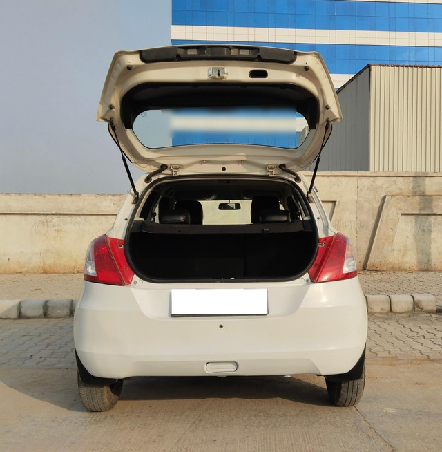 Second-hand 2017 Maruti Suzuki Swift LXI Optional-O for sale in Faridabad-14