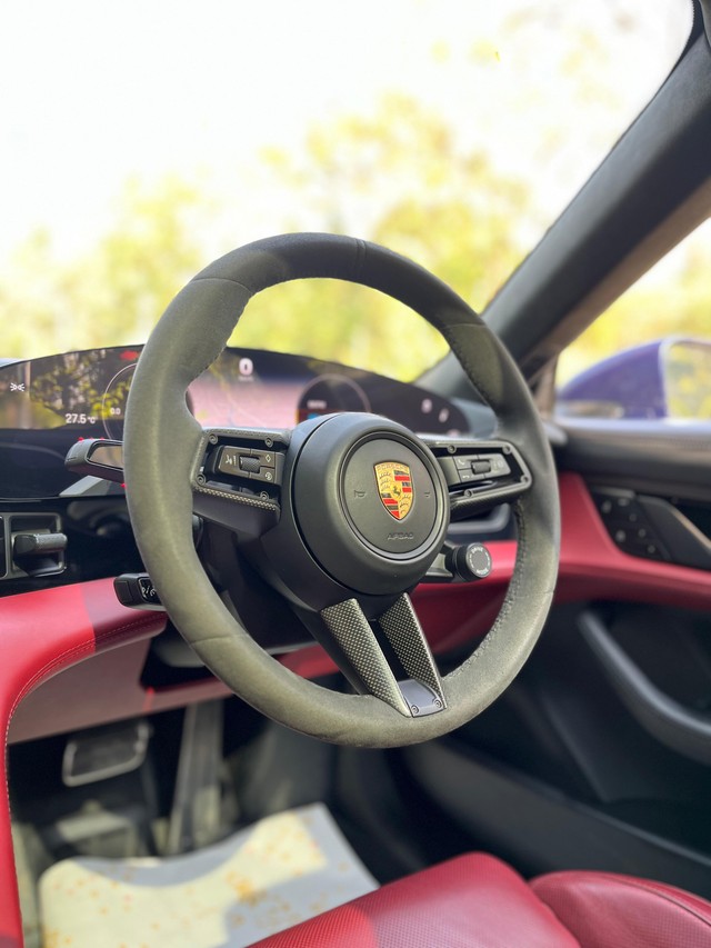 Second-hand 2023 Porsche Taycan Turbo S for sale in Mumbai-9