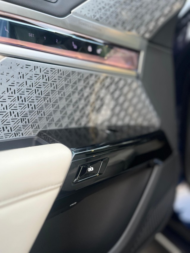 Second-hand 2024 BMW i7 eDrive50 M Sport for sale in Mumbai-33