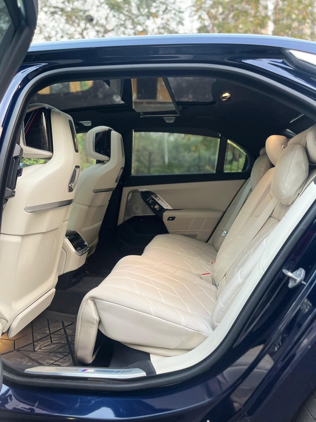 Second-hand 2024 BMW i7 eDrive50 M Sport for sale in Mumbai-54