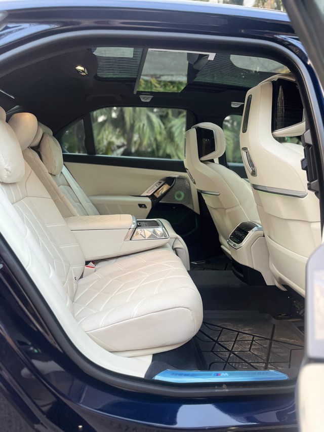 Second-hand 2024 BMW i7 eDrive50 M Sport for sale in Mumbai-32