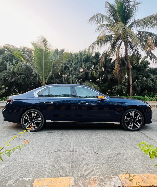 Second-hand 2024 BMW i7 eDrive50 M Sport for sale in Mumbai-2