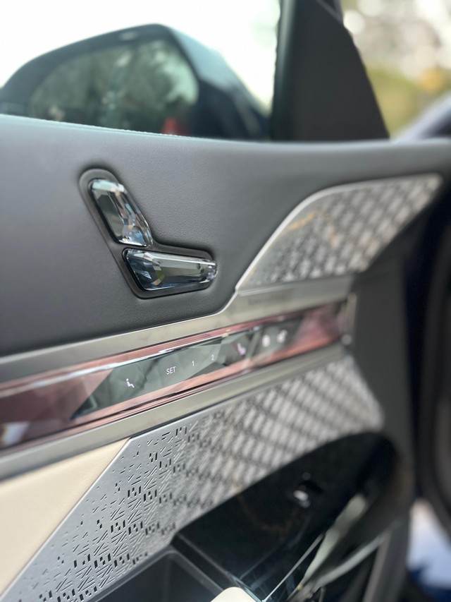 Second-hand 2024 BMW i7 eDrive50 M Sport for sale in Mumbai-16