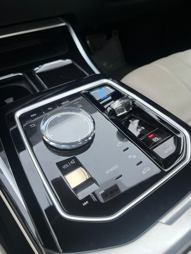 Second-hand 2024 BMW i7 eDrive50 M Sport for sale in Mumbai-57