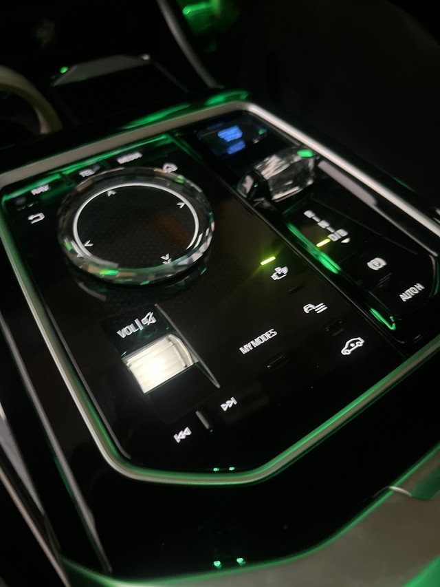 Second-hand 2024 BMW i7 eDrive50 M Sport for sale in Mumbai-35