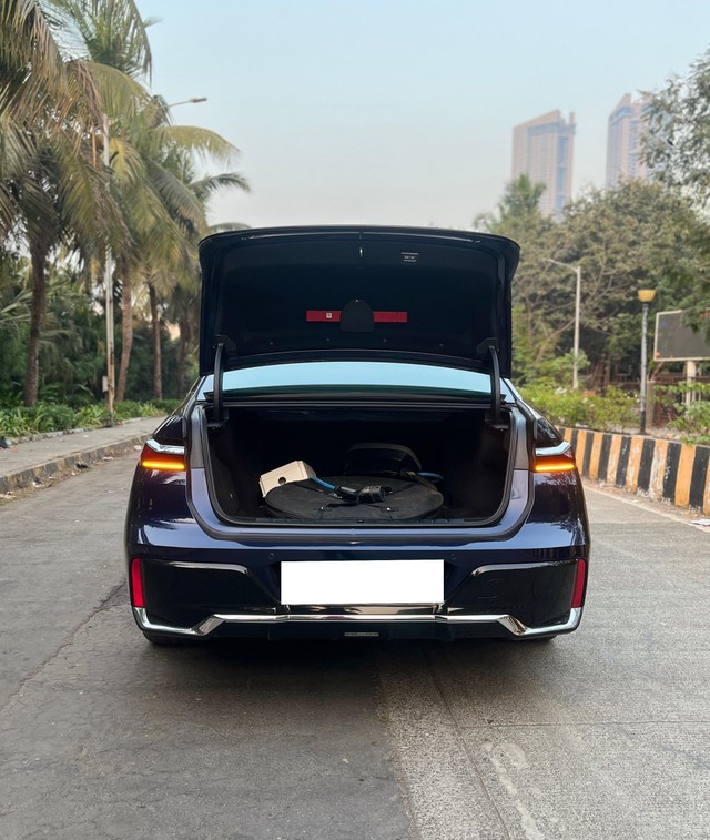 Second-hand 2024 BMW i7 eDrive50 M Sport for sale in Mumbai-18
