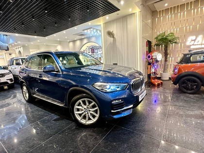 Second-hand 2021 BMW X5 xDrive 40i SportX Plus for sale in New Delhi