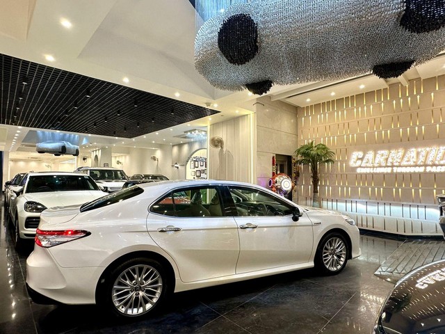 Second-hand 2021 Toyota Camry Hybrid 2.5 for sale in New Delhi-6