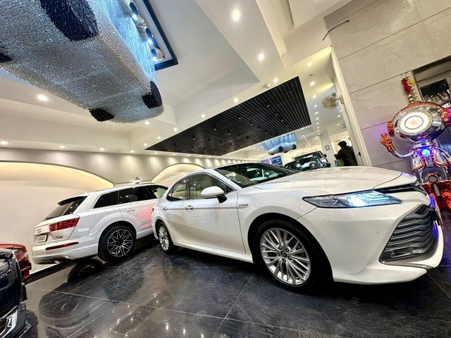 Second-hand 2021 Toyota Camry Hybrid 2.5 for sale in New Delhi-8