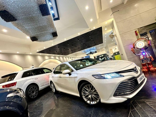 Second-hand 2021 Toyota Camry Hybrid 2.5 for sale in New Delhi-22