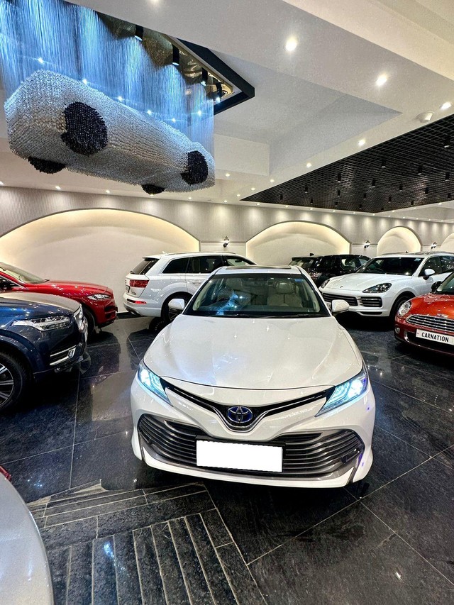 Second-hand 2021 Toyota Camry Hybrid 2.5 for sale in New Delhi-25