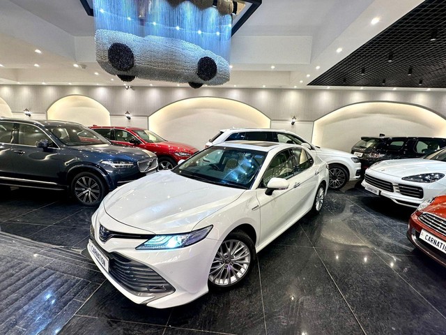 Second-hand 2021 Toyota Camry Hybrid 2.5 for sale in New Delhi-21