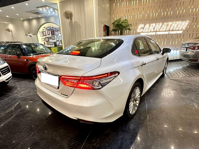 Second-hand 2021 Toyota Camry Hybrid 2.5 for sale in New Delhi-20