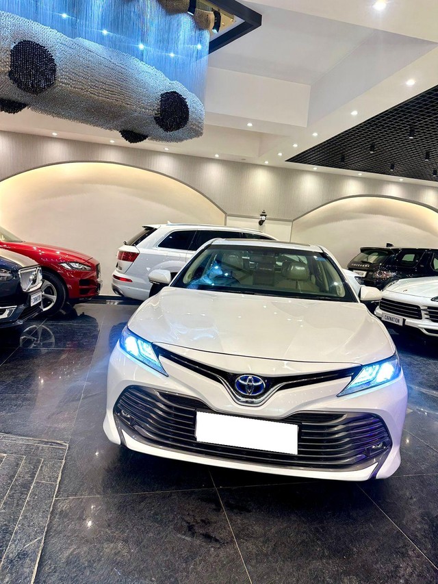 Second-hand 2021 Toyota Camry Hybrid 2.5 for sale in New Delhi-3