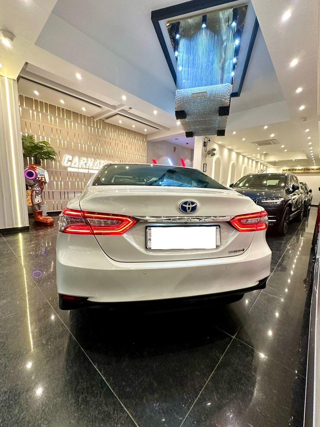Second-hand 2021 Toyota Camry Hybrid 2.5 for sale in New Delhi-1