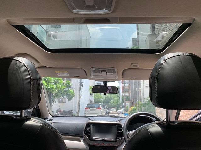 Second-hand 2021 Mahindra XUV300 W6 Sunroof BSVI for sale in New Delhi-5