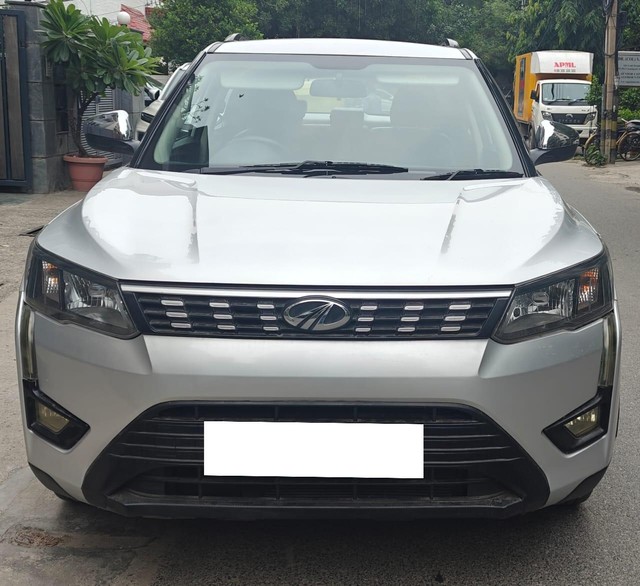 Second-hand 2021 Mahindra XUV300 W6 Sunroof BSVI for sale in New Delhi-3