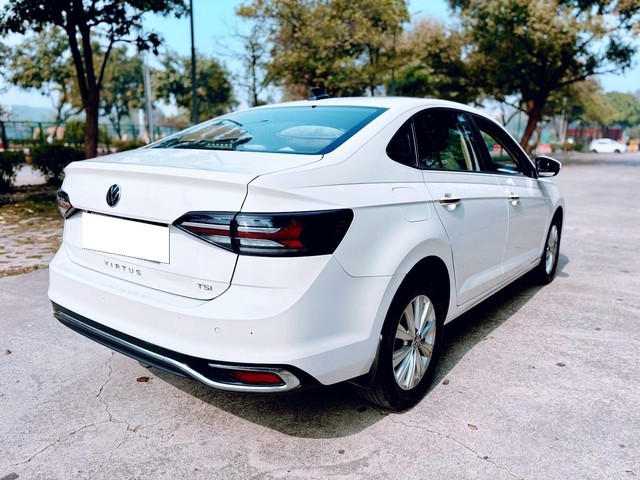 Second-hand 2023 Volkswagen Virtus Highline for sale in New Delhi-9