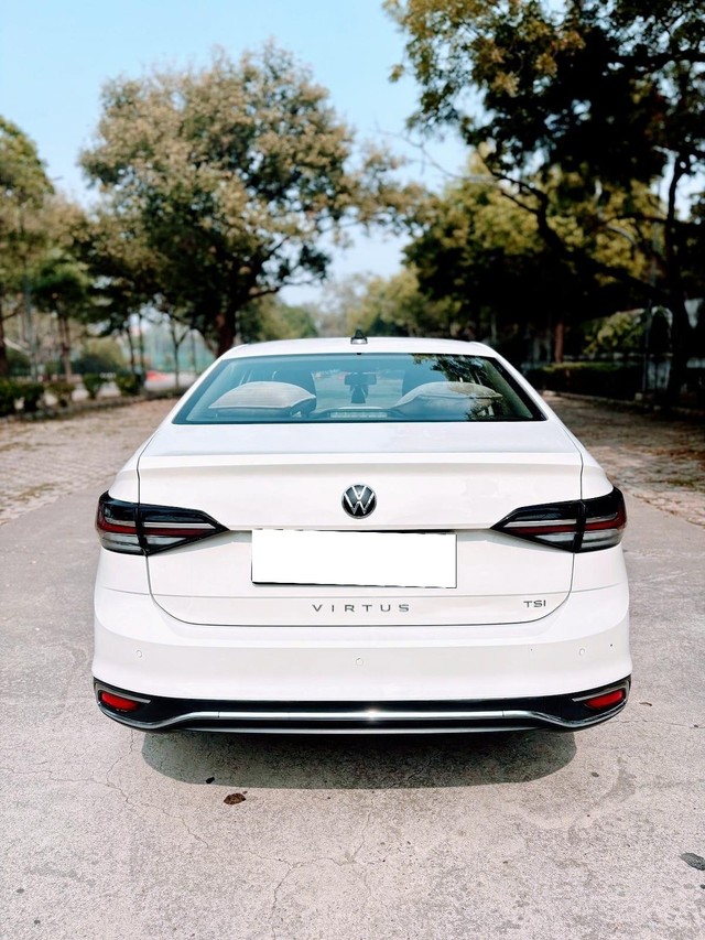 Second-hand 2023 Volkswagen Virtus Highline for sale in New Delhi-2