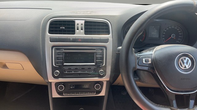 Volkswagen Polo 1.2 MPI Highline Second-hand 2015 Volkswagen Polo 1.2 MPI Highline for sale in Coimbatore-3