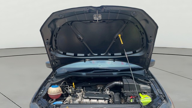 Volkswagen Polo 1.2 MPI Highline Second-hand 2015 Volkswagen Polo 1.2 MPI Highline for sale in Coimbatore-19