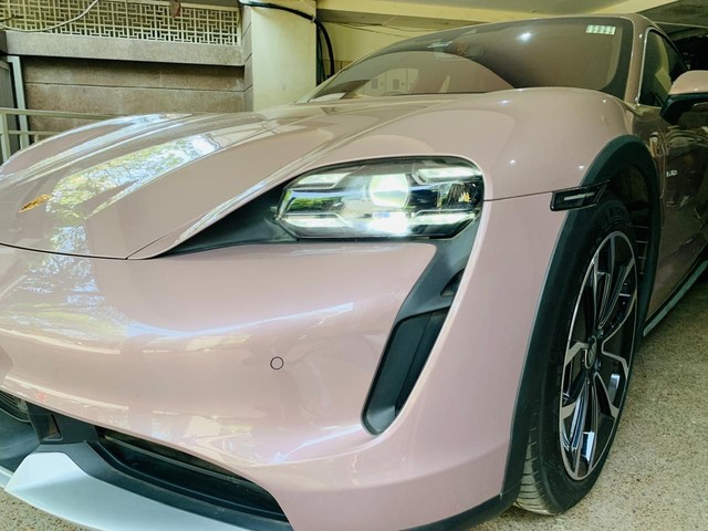 Second-hand 2023 Porsche Taycan Turbo Cross Turismo for sale in New Delhi-12