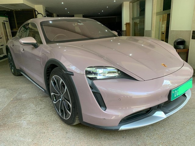 Second-hand 2023 Porsche Taycan Turbo Cross Turismo for sale in New Delhi-3