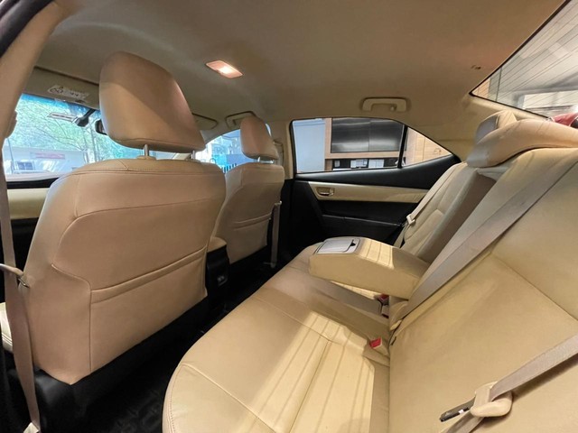 Second-hand 2018 Toyota Corolla Altis 1.8 VL CVT for sale in Mumbai-7