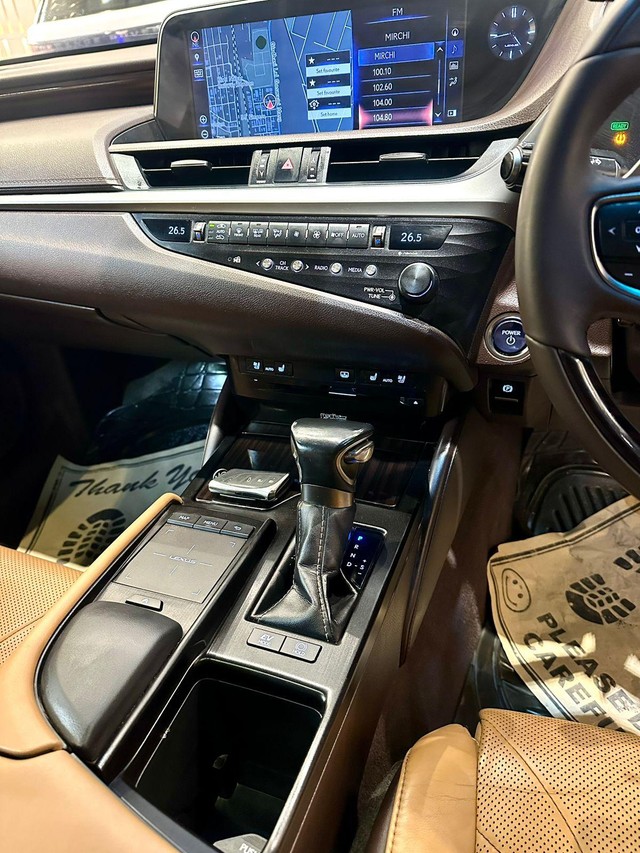 Second-hand 2020 Lexus ES 300h Luxury 2020-2022 for sale in New Delhi-12
