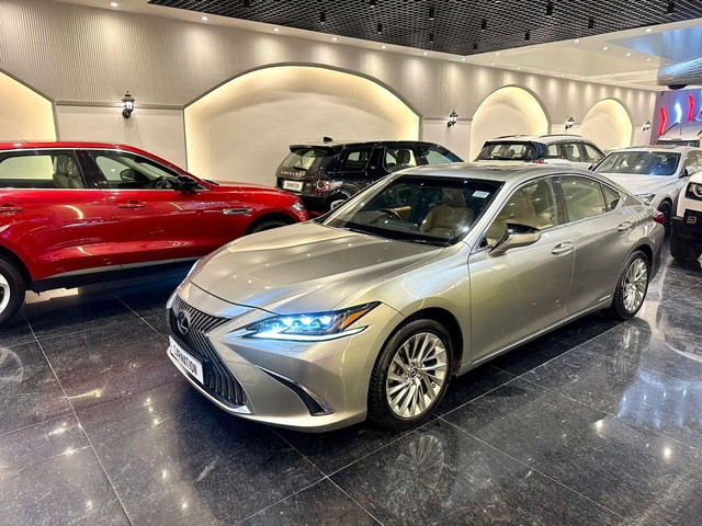 Second-hand 2020 Lexus ES 300h Luxury 2020-2022 for sale in New Delhi-9