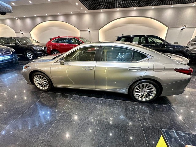 Second-hand 2020 Lexus ES 300h Luxury 2020-2022 for sale in New Delhi-3
