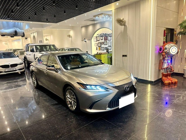 Second-hand 2020 Lexus ES 300h Luxury 2020-2022 for sale in New Delhi-15