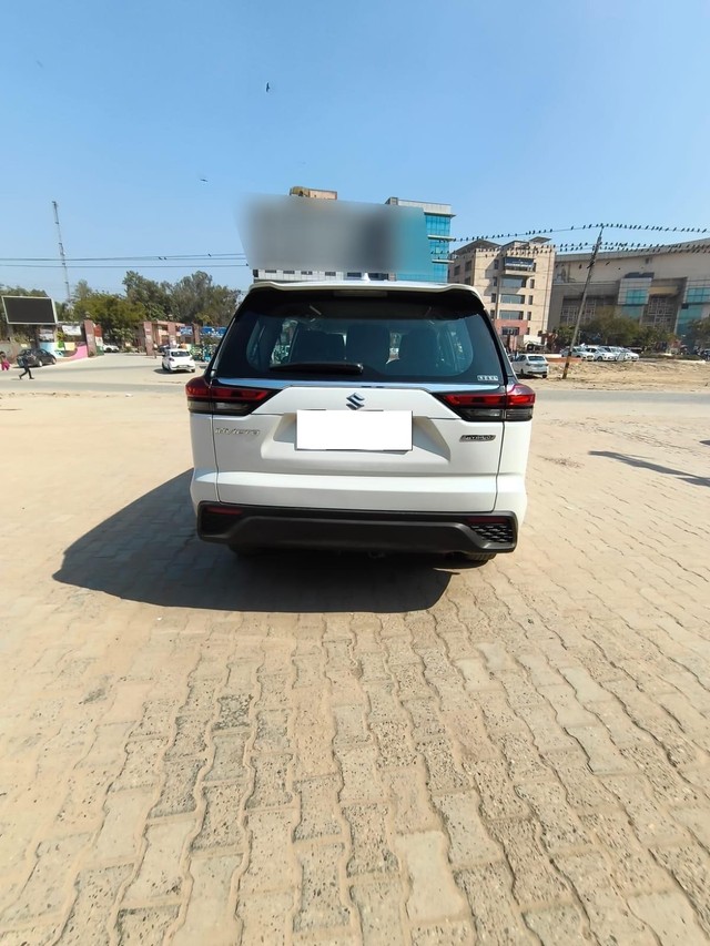 Second-hand 2023 Maruti Invicto Zeta Plus 7Str for sale in New Delhi-8