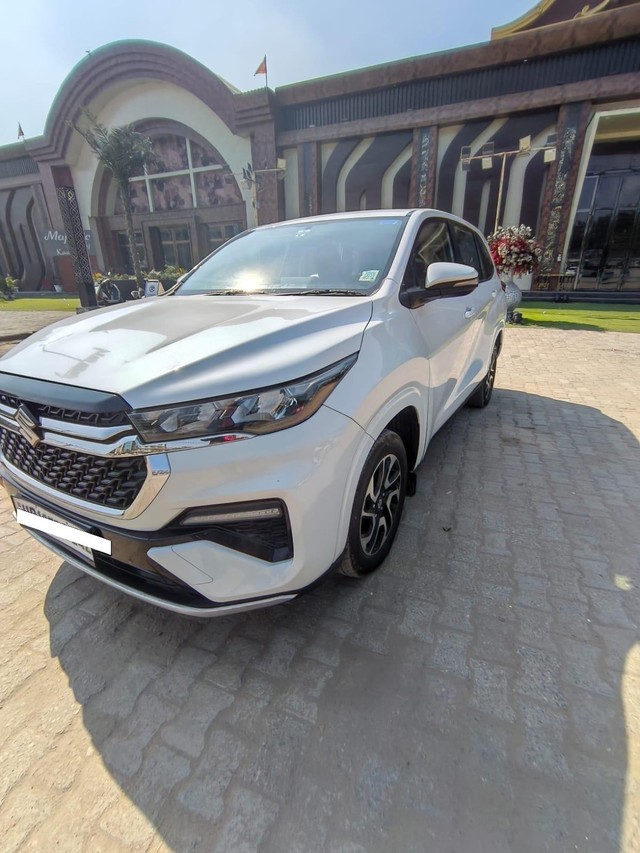 Second-hand 2023 Maruti Invicto Zeta Plus 7Str for sale in New Delhi-3