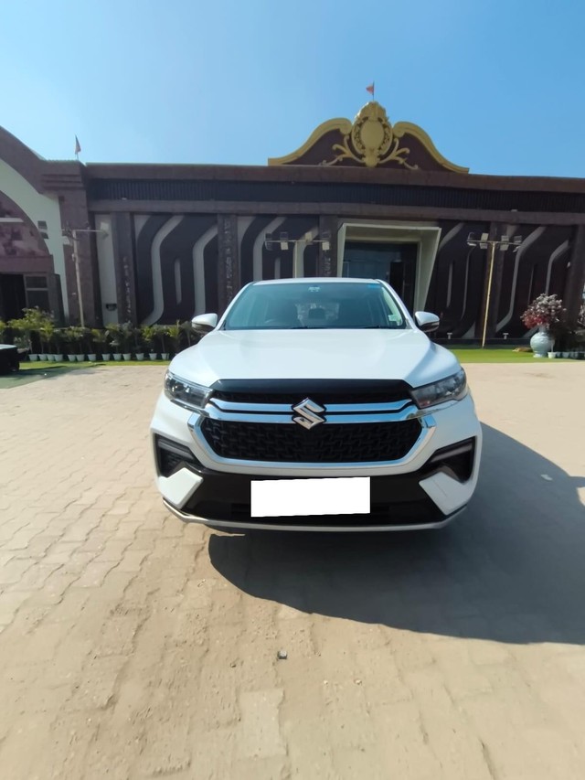 Second-hand 2023 Maruti Invicto Zeta Plus 7Str for sale in New Delhi-11