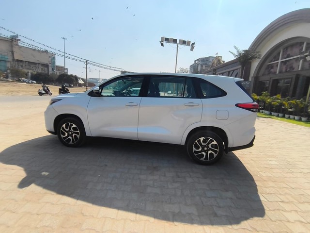 Second-hand 2023 Maruti Invicto Zeta Plus 7Str for sale in New Delhi-12