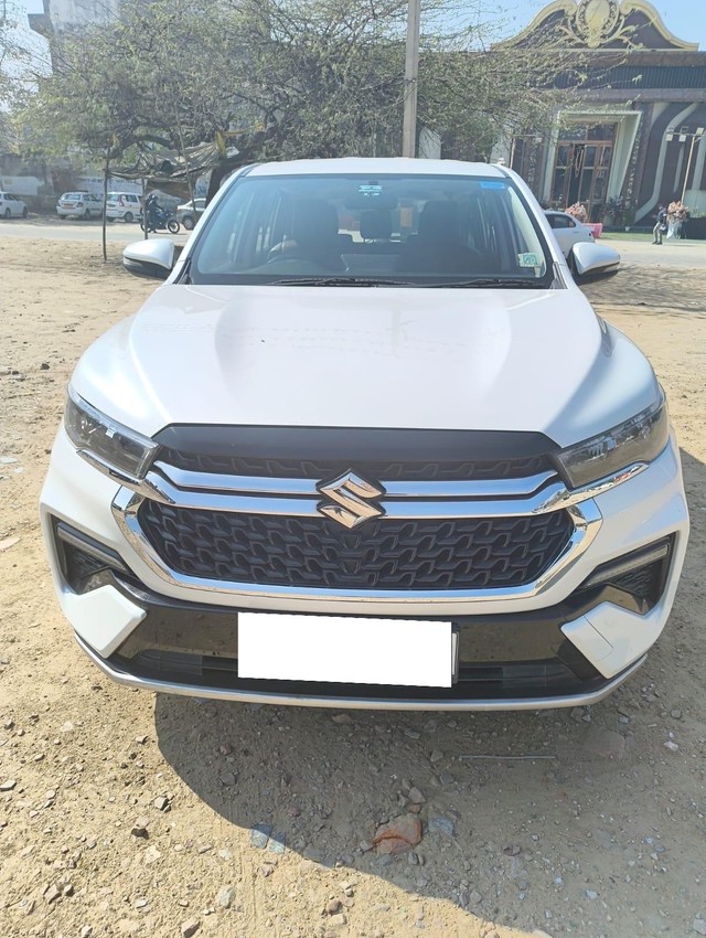 Second-hand 2023 Maruti Invicto Zeta Plus 7Str for sale in New Delhi-24