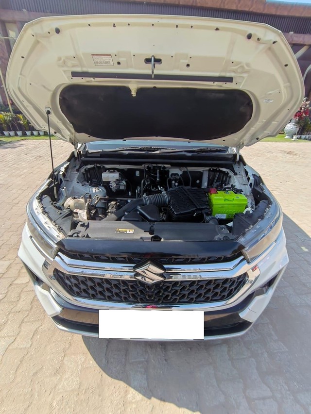 Second-hand 2023 Maruti Invicto Zeta Plus 7Str for sale in New Delhi-6