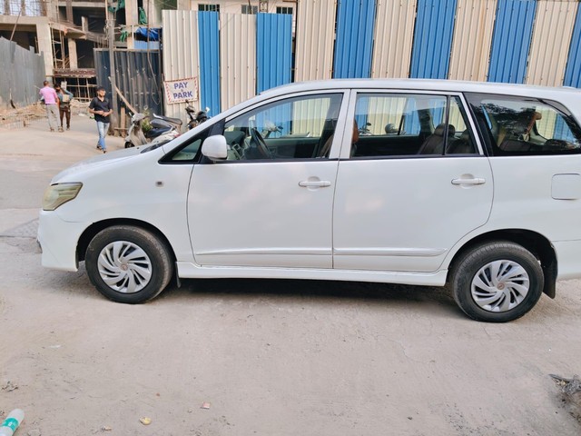 Second-hand 2014 Toyota Innova 2.5 G (Diesel) 8 Seater BS IV for sale in Mumbai-2