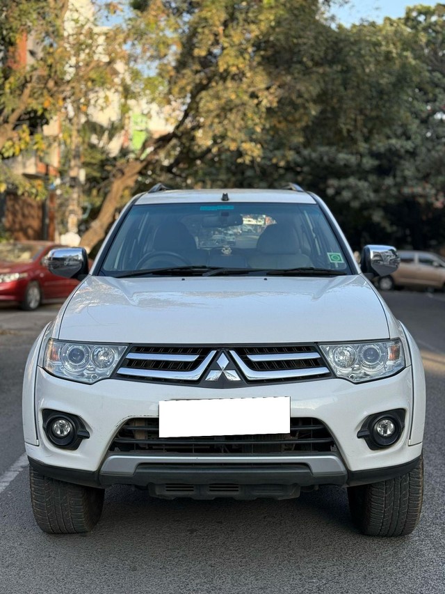 Second-hand 2015 Mitsubishi Pajero Sport 4X2 AT for sale in Bangalore-2