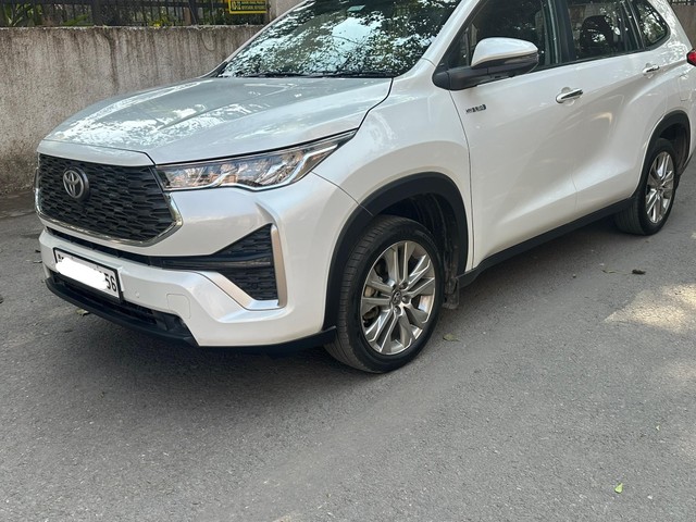 Second-hand 2023 Toyota Innova Hycross ZX Hybrid for sale in New Delhi-6