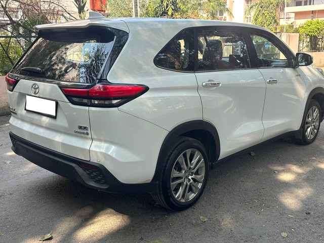 Second-hand 2023 Toyota Innova Hycross ZX Hybrid for sale in New Delhi-8