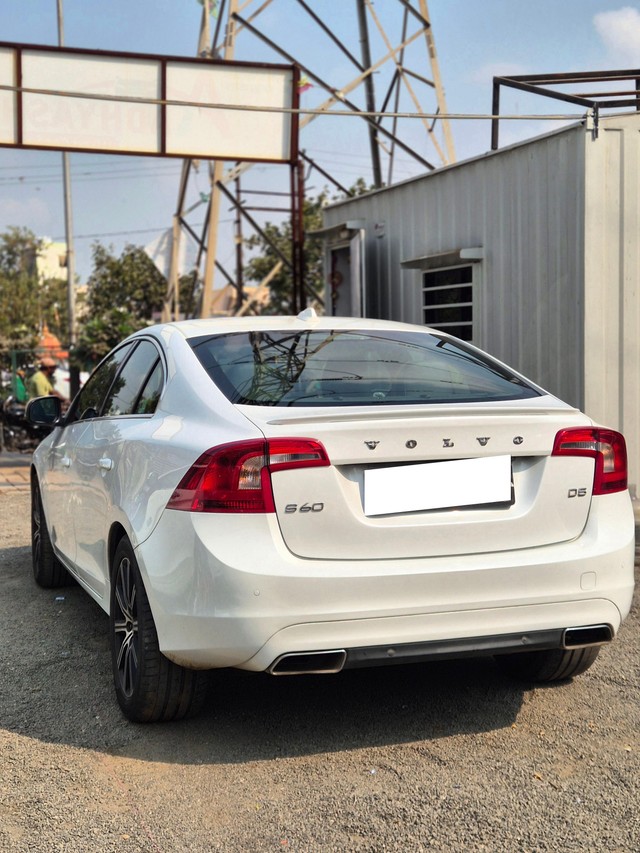 Second-hand 2015 Volvo XC60 D5 Summum for sale in Vadodara-8