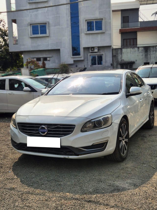 Second-hand 2015 Volvo XC60 D5 Summum for sale in Vadodara-5