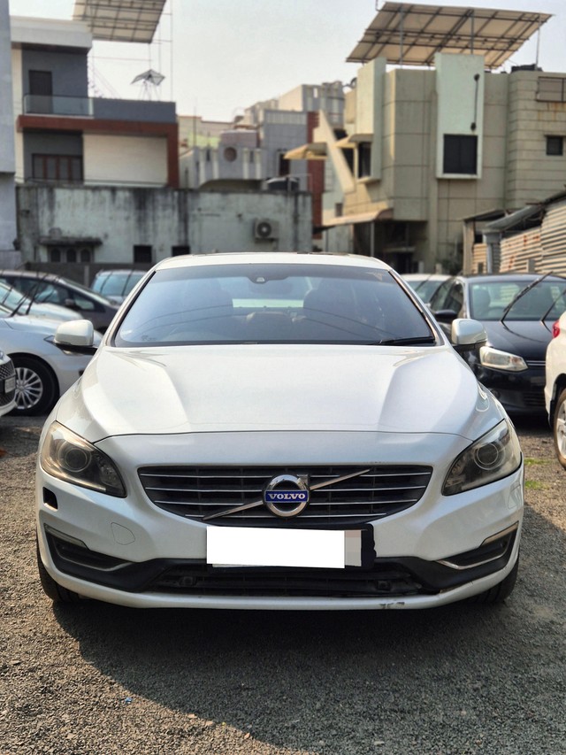 Second-hand 2015 Volvo XC60 D5 Summum for sale in Vadodara-2