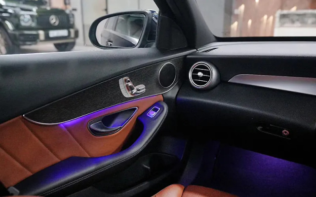 Second-hand 2020 Mercedes-Benz C-Class AMG Line C 300d for sale in New Delhi-5