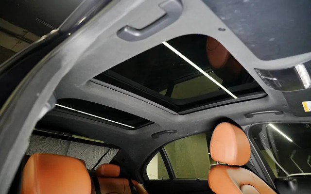 Second-hand 2020 Mercedes-Benz C-Class AMG Line C 300d for sale in New Delhi-3