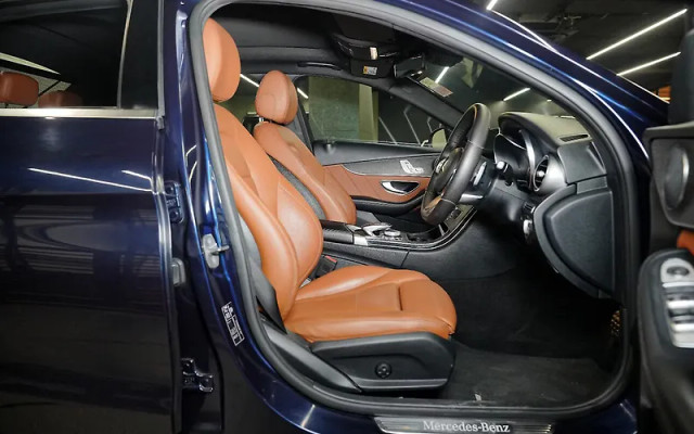 Second-hand 2020 Mercedes-Benz C-Class AMG Line C 300d for sale in New Delhi-4