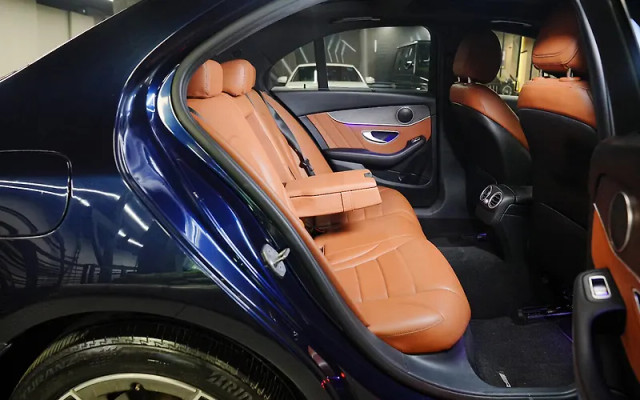 Second-hand 2020 Mercedes-Benz C-Class AMG Line C 300d for sale in New Delhi-2